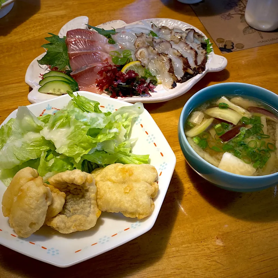 刺身の盛り合わせと、鱧天と、茄子と豆腐と舞茸の味噌汁|もえさん