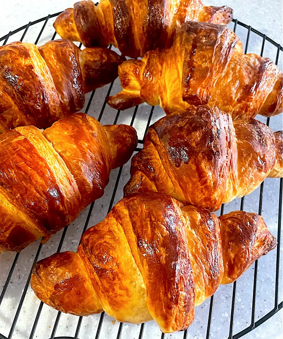 クロワッサン🥐年1しか作る事がなく暖冬だったので作るタイミング逃してたけど意を決して2年振りにTRY！形成がイマイチなのは仕方ないか>_<|Cさん