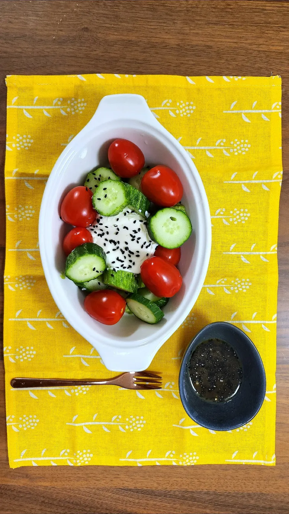 Snapdishの料理写真:Nina's dish Homemade salad 
- oriental sauce
- cucumber 
- cherry tomato
- soft soy bean curd with roasted sesame seed|Ninaさん