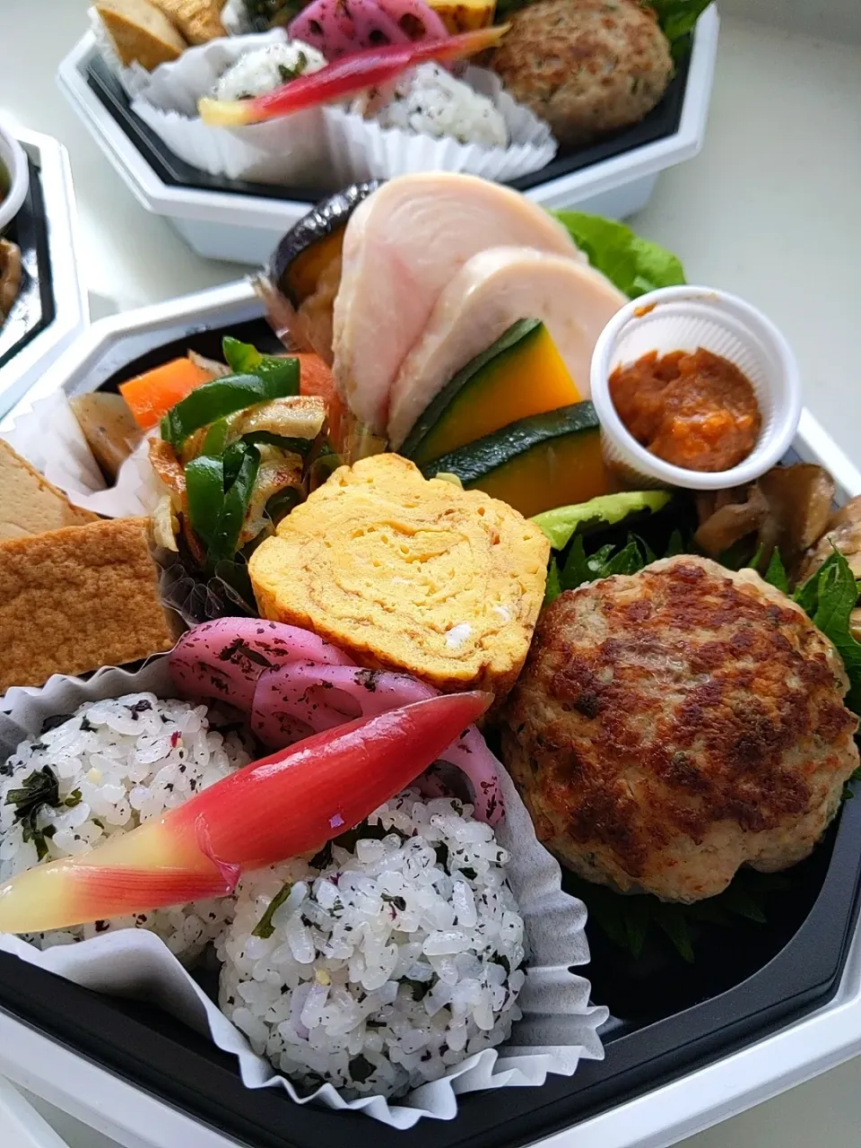 茹で鶏とミニ和風ハンバーグのお弁当|C.Sさん