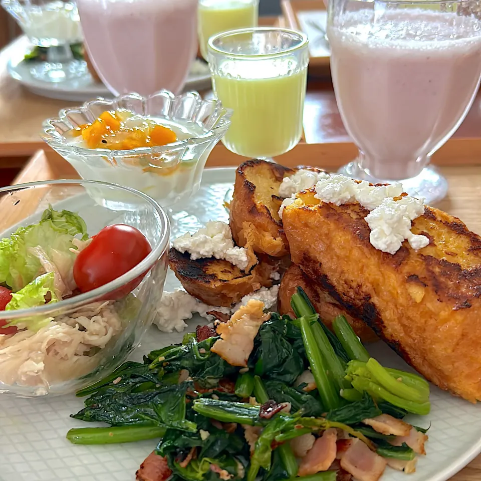 フレンチトーストの朝ごはん🥖|mokoさん