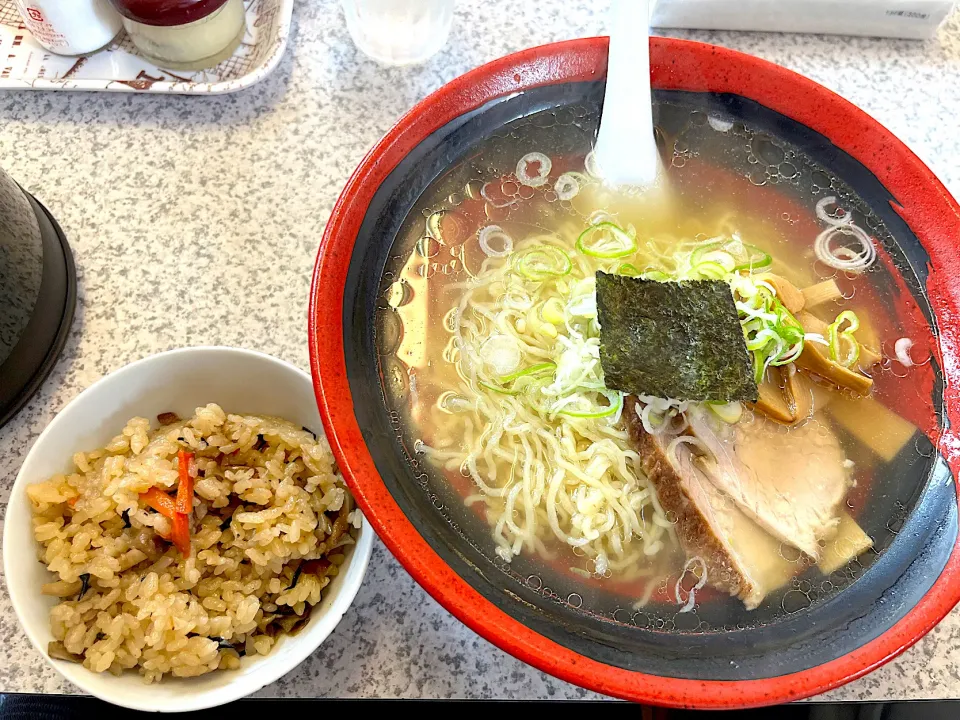 塩ラーメン大盛り、五目ご飯|きらさん