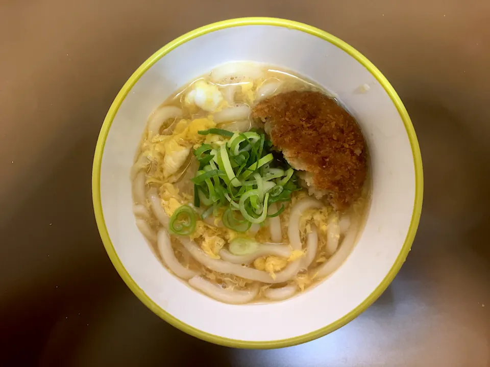 卵とじうどん(ハーフ)|ばーさんさん