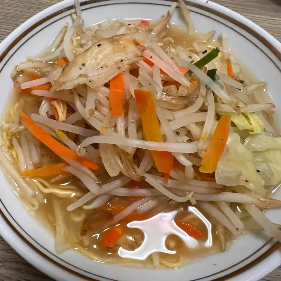 Snapdishの料理写真:野菜たっぷり塩ラーメン|seiko Oさん