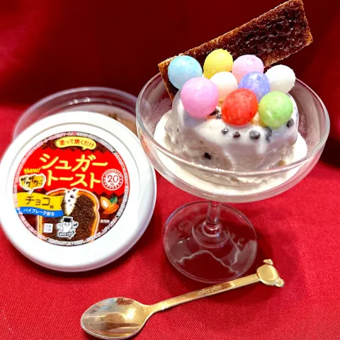 「シュガートースト ザクザクチョコ味」を使ってみたSnapdishの料理・レシピ写真:ザクザクチョコトースト添えサンデー🍨