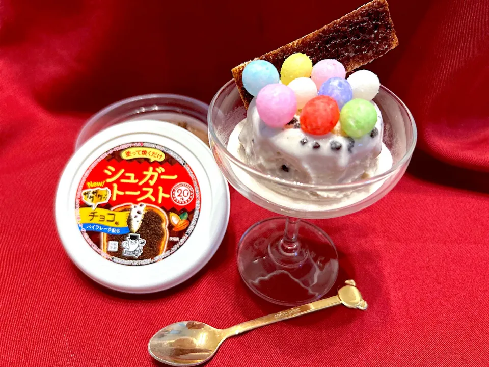 ザクザクチョコトースト添えサンデー🍨|こずりんさん