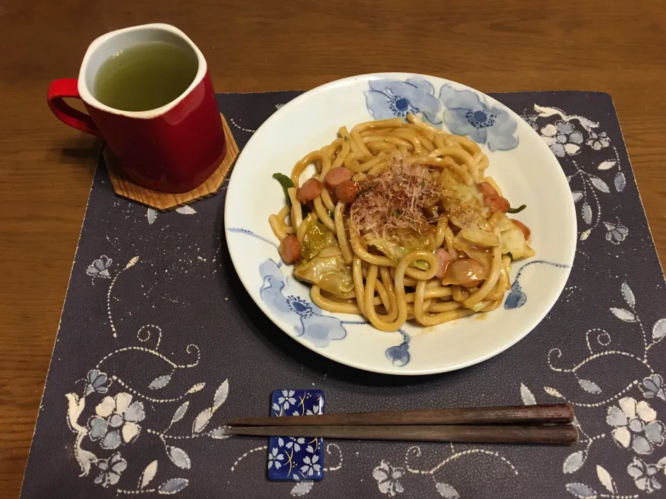 焼きうどん、熱い日本茶(昼飯)|enarinさん