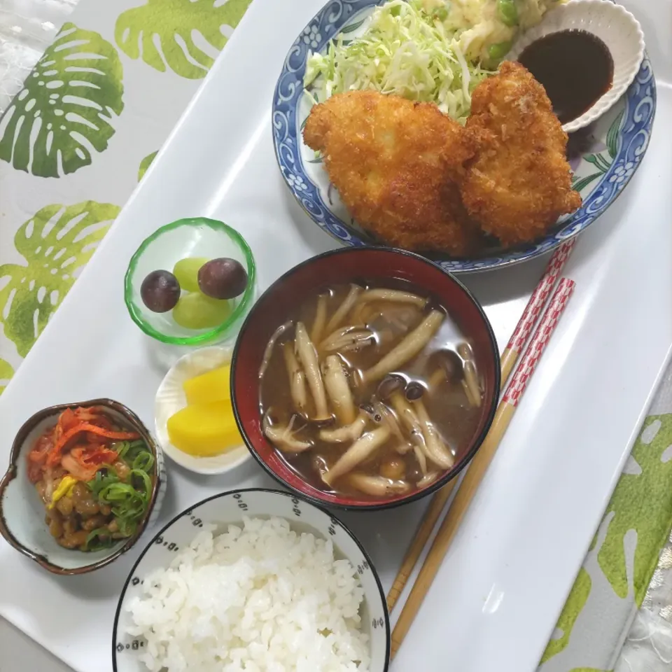 シンプルなチキンカツ定食です🍀今日のlunch✨|rikako♪。.:＊さん