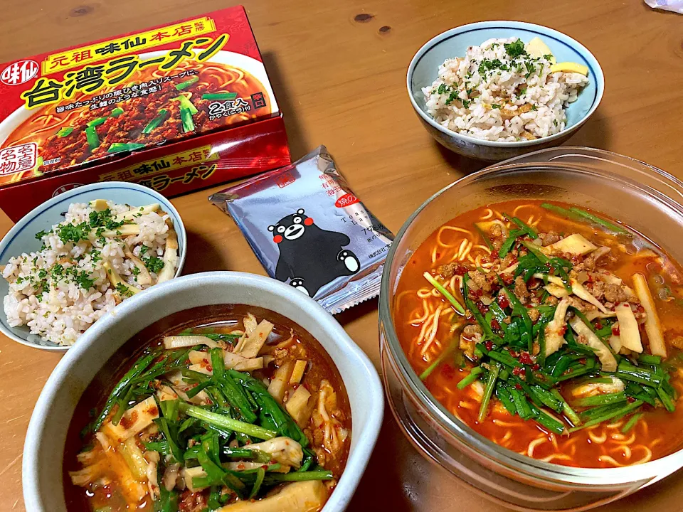 頂き物の台湾麺🍜とクマモン焼き海苔＆筍のばら寿司♡|さくたえさん