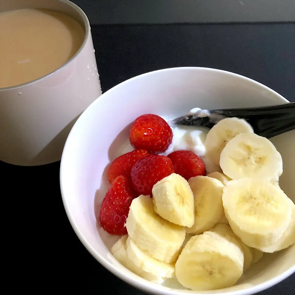 14:55 ヨーグルトとフルーツ🍓🍌|へれ子さん