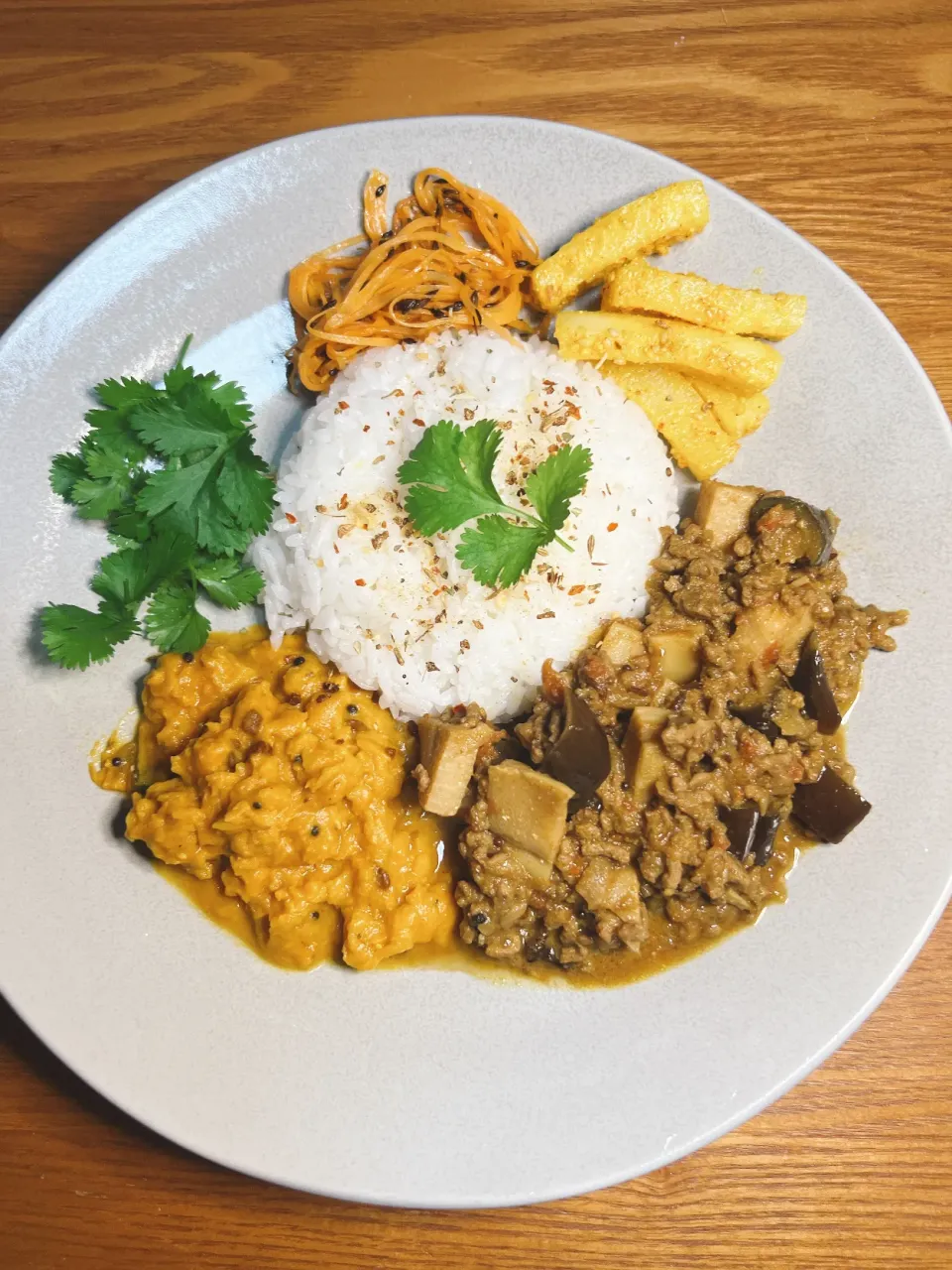 Snapdishの料理写真:筍と茄子の合挽キーマ、ダルカレー❗️|道場Rock三郎さん