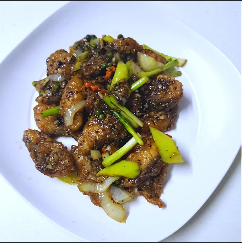 stir fry tilapia fish with black pepper sauce🫑|patlovestocookさん