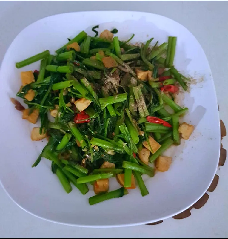 stir fry morning glory with tofu|patlovestocookさん