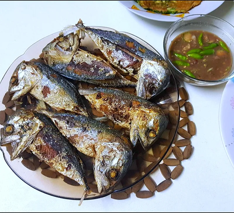 deep fried mackerel fish with spicy dipped sauce🐟🌶|patlovestocookさん