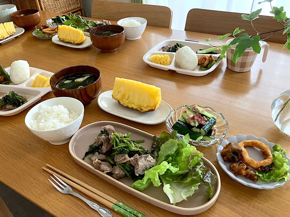 Snapdishの料理写真:＊豚ハラミとほうれん草のねぎ塩炒め＆叩き胡瓜＆パイナポー🍍＊|＊抹茶＊さん