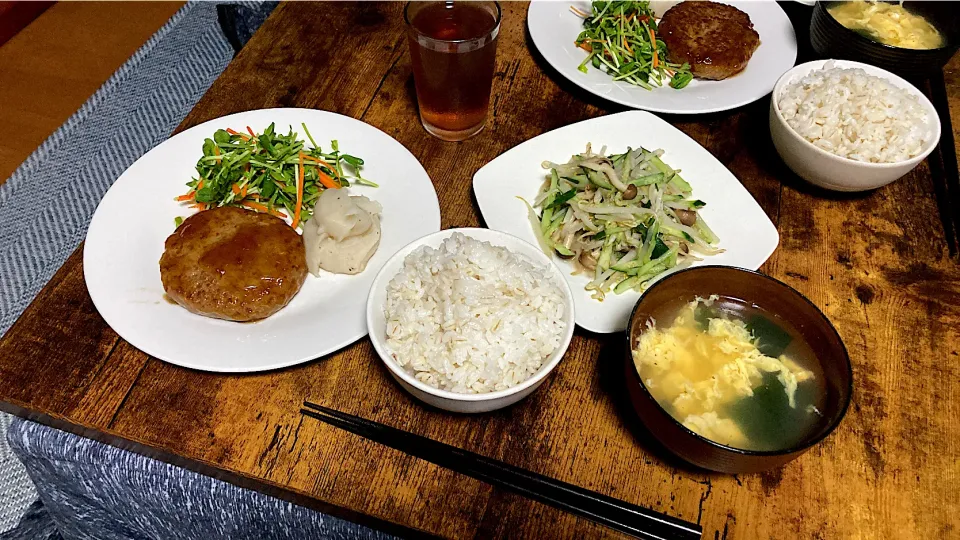 ハンバーグと胡瓜ともやしの炒め物とたまごスープ|しあぺんさん