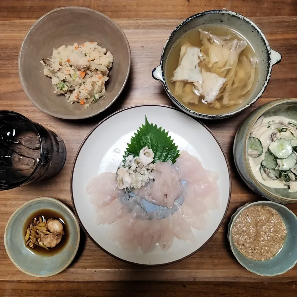 20240512
ウマヅラハギの
薄造り
糸造り
薄皮の湯引き
肝醤油
卵の煮付け
アラのお吸い物
卯の花
胡瓜とマッシュルームの味噌マヨネーズ和え|noccoさん