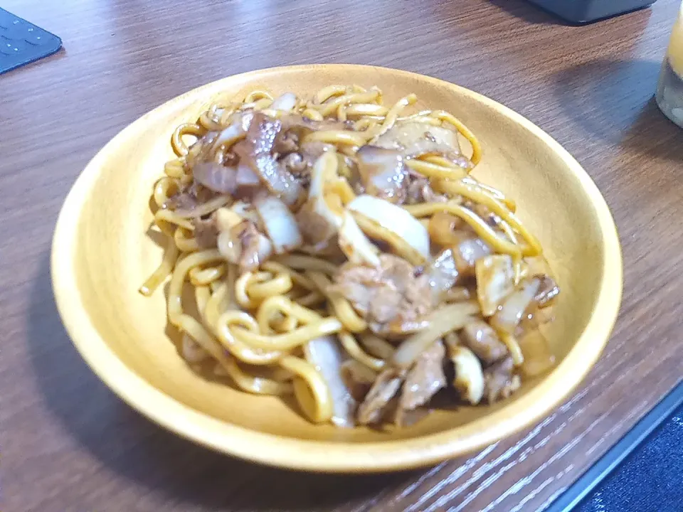 白菜と玉ねぎのふと焼きそば|しおしおさん