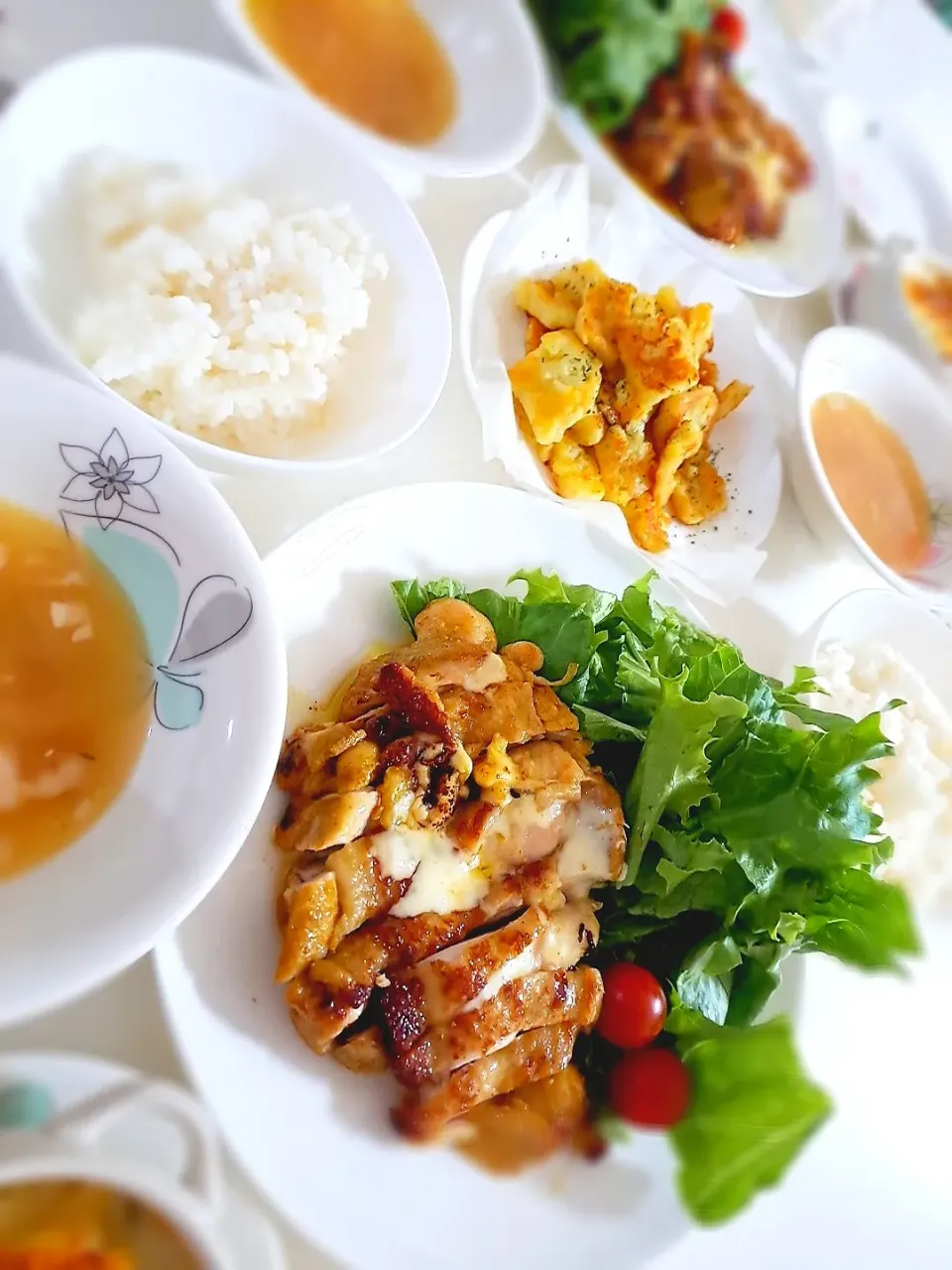 夕食(*ˊ˘ˋ*)
チーズカレーパリパリチキン＆サラダ🥗
手作りハッシュドチーズポテト
マカロニチーズグラタン
ベーコンオニオンスープ|プリン☆さん