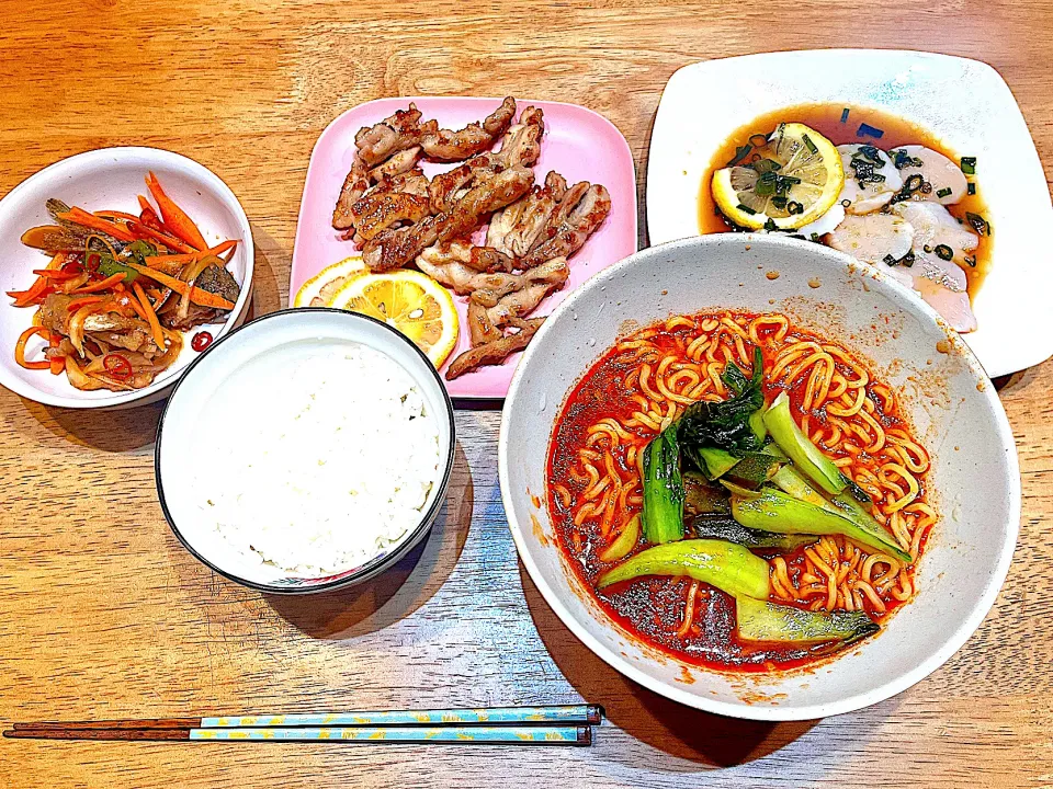 5.１２夕飯🙋‍♀️トマトラーメン🍅してみました、🫡|よこぴさん