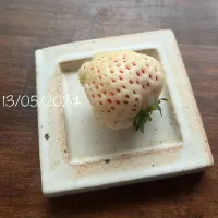 Snapdishの料理写真:白いちご