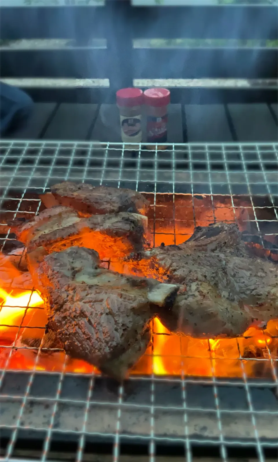 🌏おいしい世界ごはんパートナー🌍
✨ワールド調味料✨
七輪deおうちバーベキューBBQスペアリブをオールシーズニング、スパイス21で🔥|9421beruさん