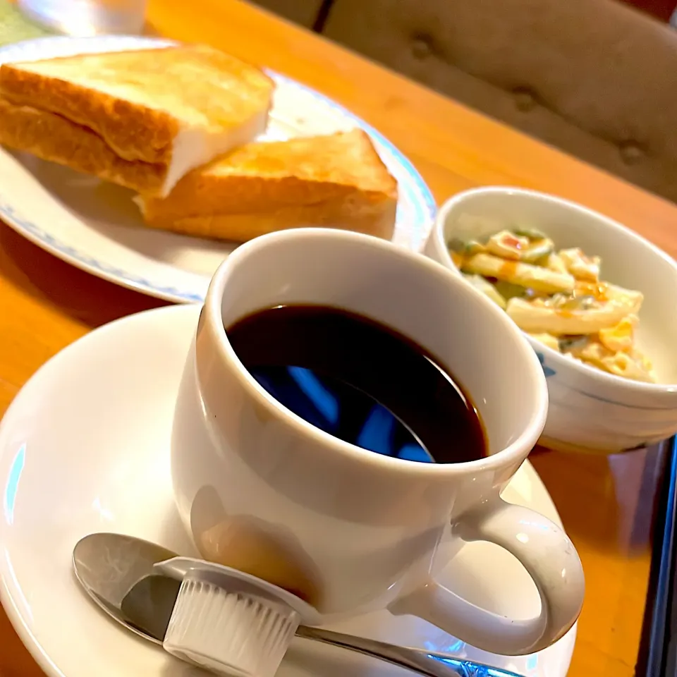 母が行きつけだった。昔からの喫茶店でモーニング☕️|abekoさん