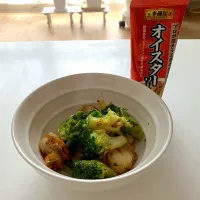 Snapdishの料理写真:帆立とブロッコリーのオイスターソース炒め|ぽよさん