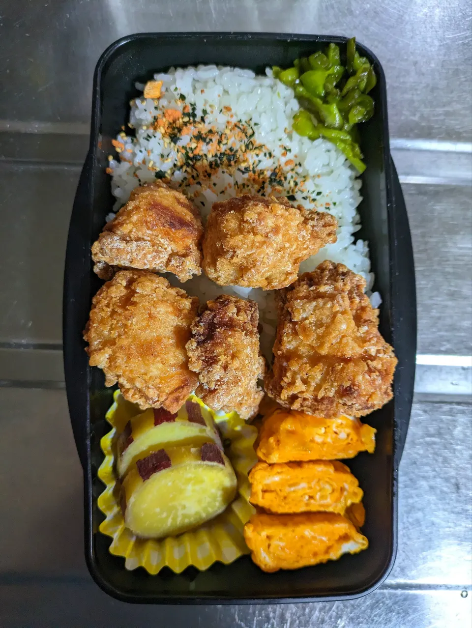 旦那弁当　2024/5/13

からあげ
玉子焼き
さつまいもの甘煮|ユキヨメ♪さん