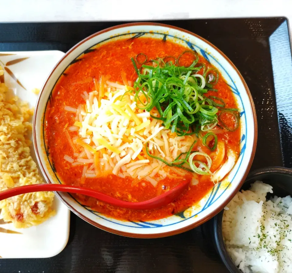 丸亀製麺のチーズとまたまカレーうどん|おじゃみさんさん