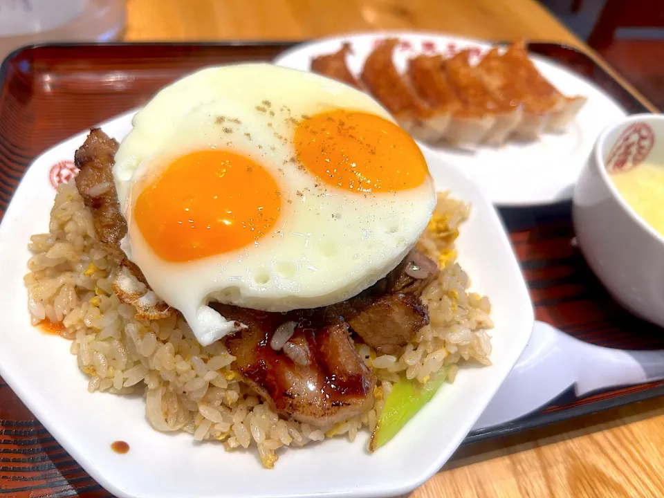 スーパーチャーシューエッグ炒飯|ぶりっとさん