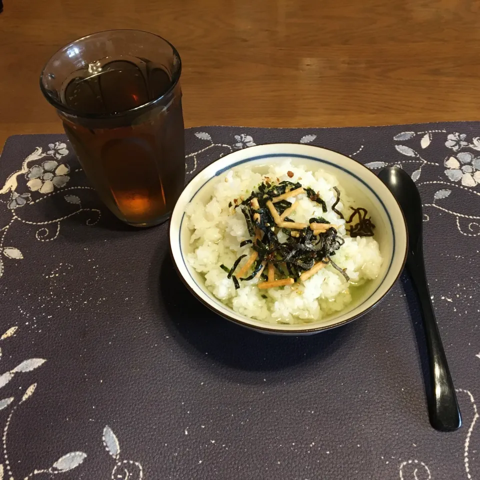 お茶漬け、烏龍茶(朝ご飯)|enarinさん