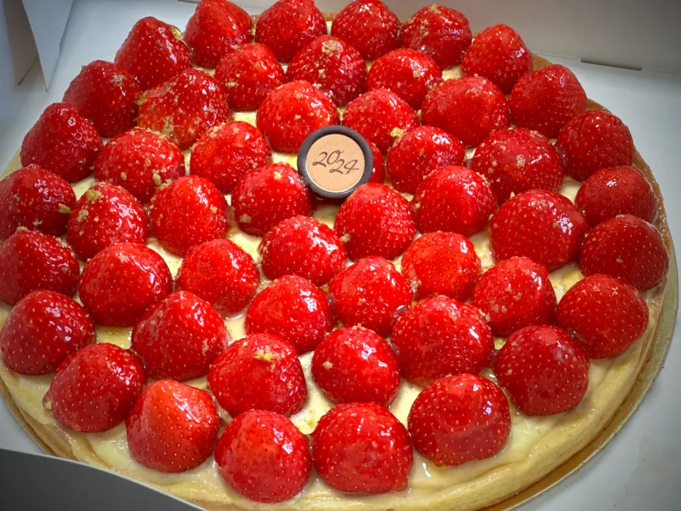 Snapdishの料理写真:Tarte aux fraises et à la crème|Laki Maikaʻiさん