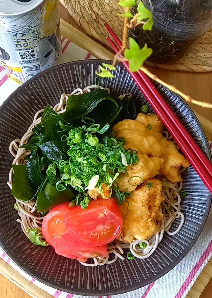 Snapdishの料理写真:鶏天わかめぶっかけ蕎麦|まりおさん