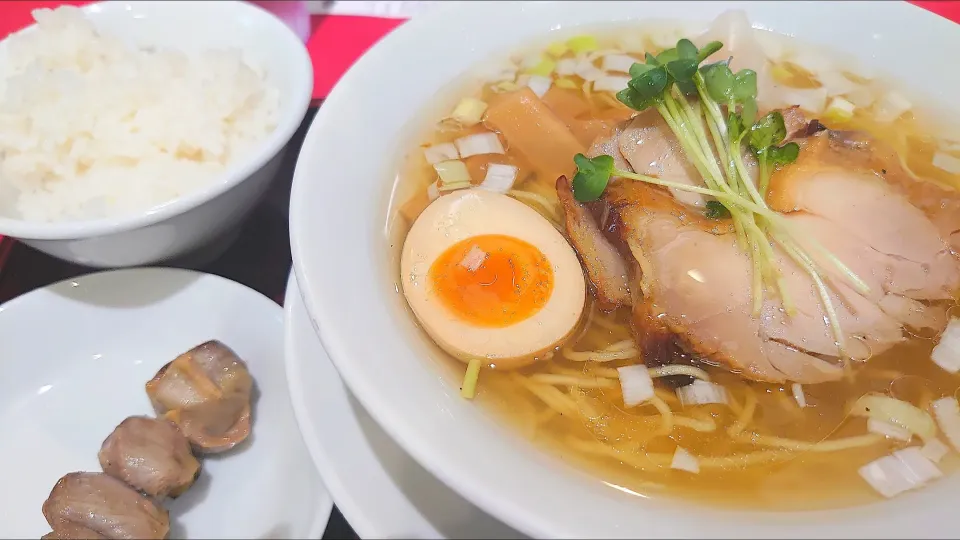 【1907年創業の鶏肉専門卸が経営】
【東京駅工事で5/19閉店】
鳥藤とりそばスタンド 
グランスタ東京店 
とりそば (東京店限定、950円) 
＋半ライス (100円)
＋すなぎも串 しお (189円)
＠JR東京駅改札内 京葉ストリート
24118 (126,907)|大脇さん