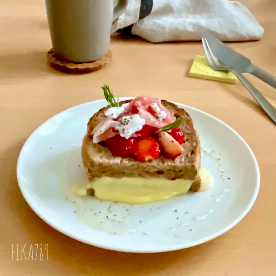 カフェごはんの再現 いちごチーズトースト|FIKA789さん