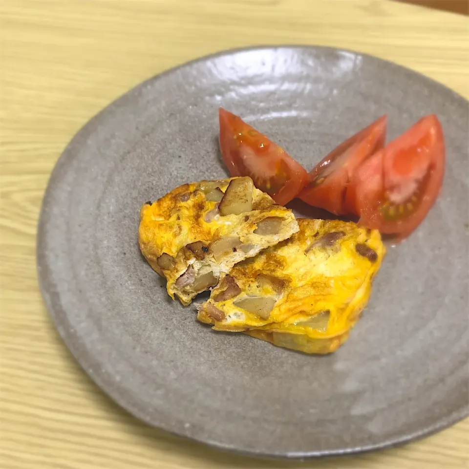 Snapdishの料理写真:ホットサンドメーカーで作るスパニッシュオムレツ|▫️さん