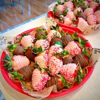 Snapdishの料理写真:🍫Chocolate covered strawberry🍓|The Reinhartsさん