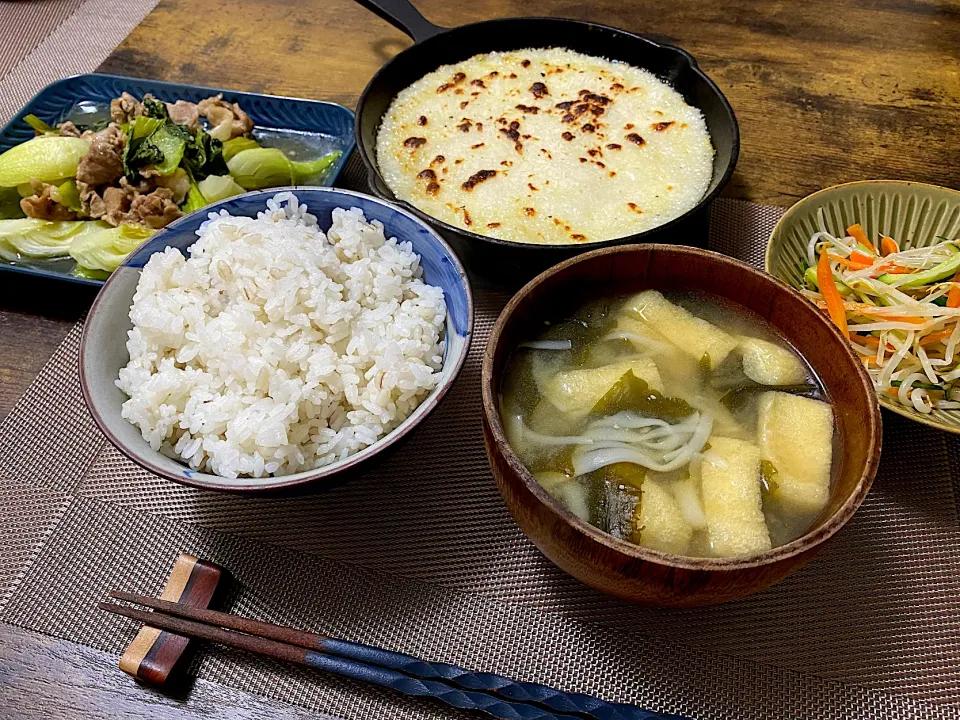 山芋チーズ焼　青梗菜と豚肉のガーリック炒め　もやしきゅうり人参のナムル　麦ご飯　味噌汁|♡misaki♡さん