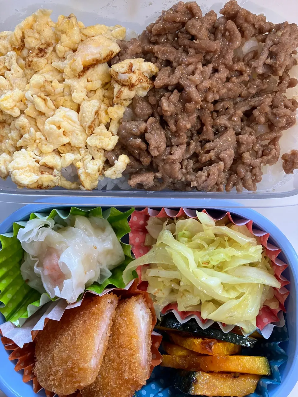 Snapdishの料理写真:キャベツのカレー風味炒め、2色ごはん、かぼちゃ甘煮、しゅうまい、ハムカツ|あーやーさん