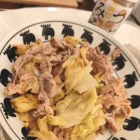 Snapdishの料理写真:粒味噌で豚とキャベツの炒め物|ta'kさん