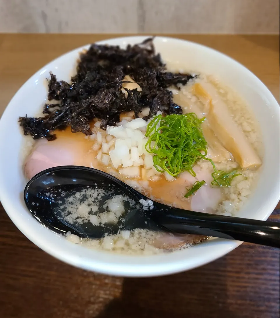 夜空と大地さんの背脂煮干し蕎麦|たかさん