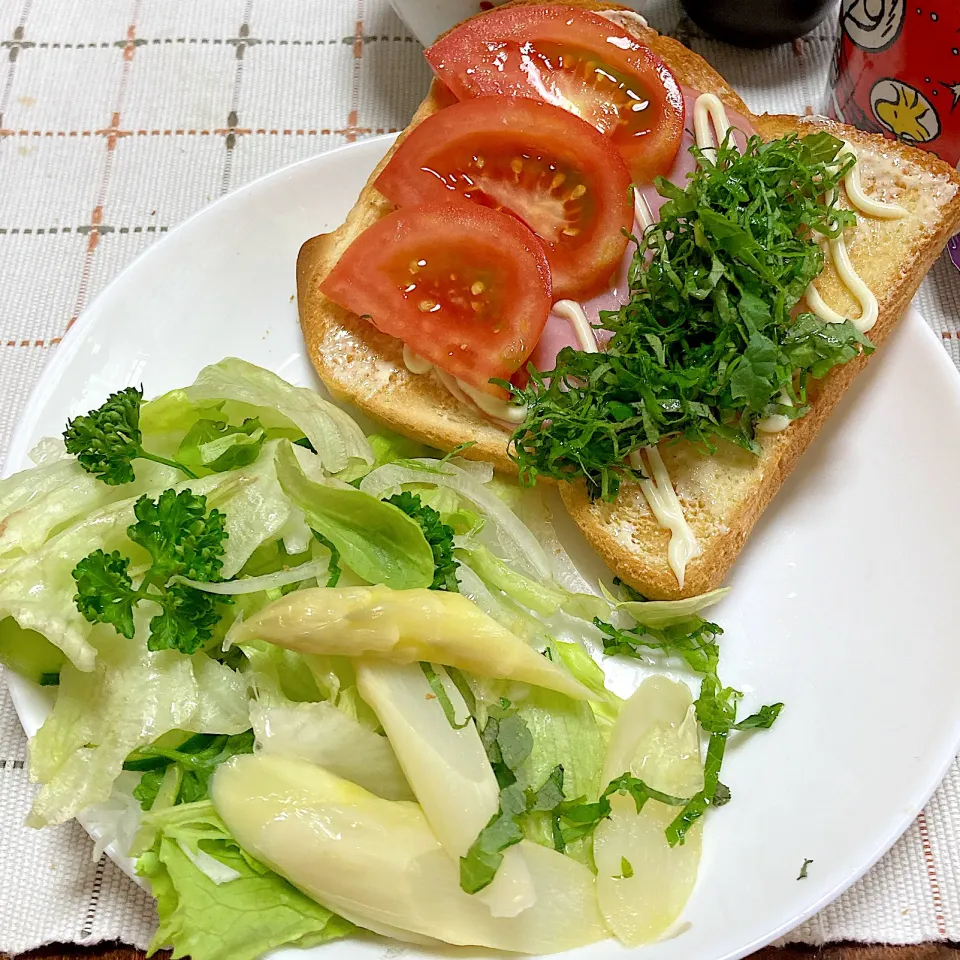 ハムトマト乗せトースト🍅|akkoさん