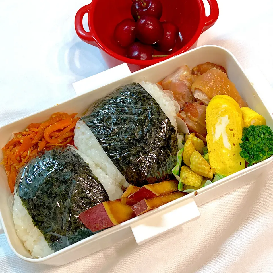 Snapdishの料理写真:鶏テリ＆おにぎり弁当|R☆Mさん