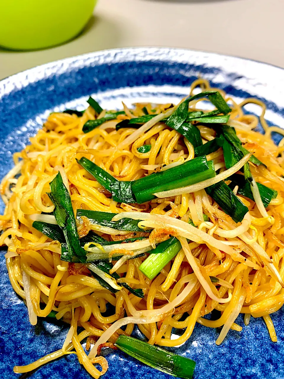 Pan fried noodles with savory oyster soy sauce, aromatic vegetables and dried shrimps|gonbenさん