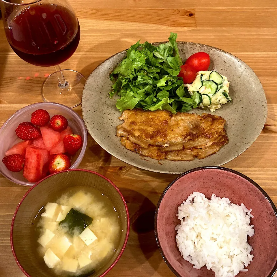 Snapdishの料理写真:豚の生姜焼き定食|runさん