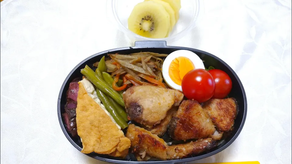 Snapdishの料理写真:5/15のお弁当🍱
海苔弁当
今日は鰹の竜田揚げです🐟️|卯月さん