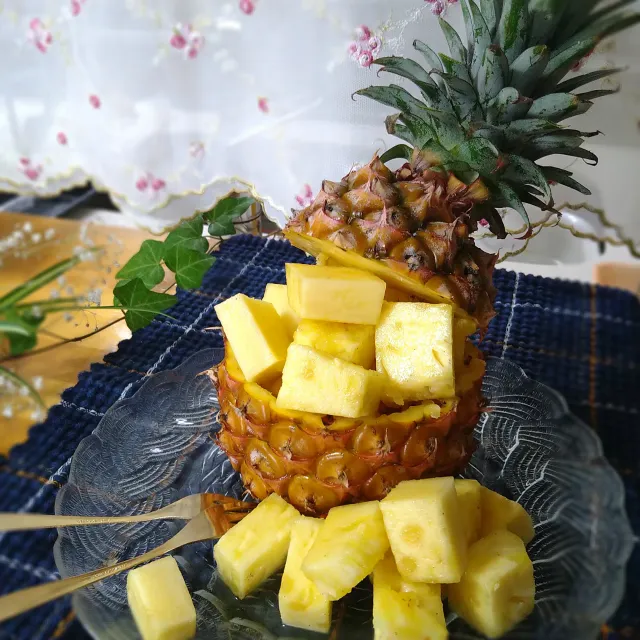 Snapdishの料理・レシピ写真:ヨッチャンさんの料理 【溢れパイナップル】作り方🍍｜食べ頃〜台湾パイナップル♪