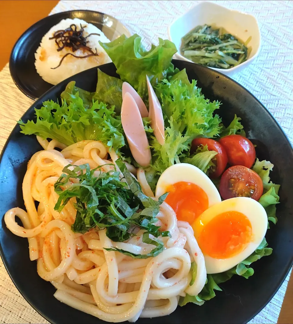 Snapdishの料理写真:☆明太子冷やしうどん
☆水菜辛子和え
☆おにぎり|chikakoさん