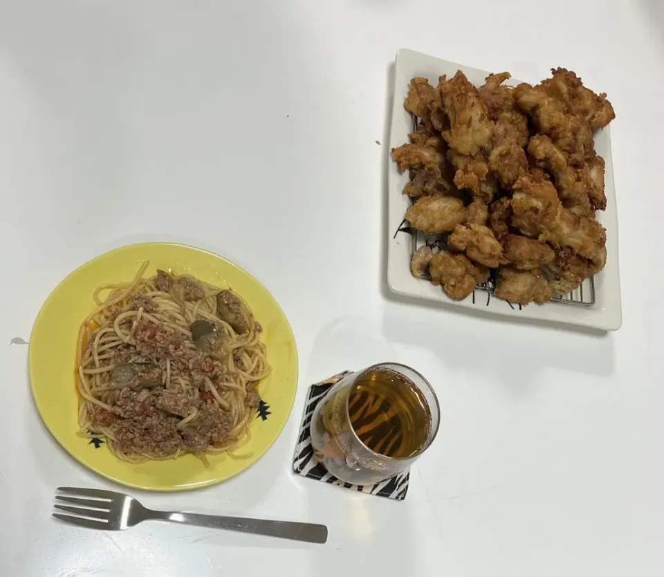 晩御飯☆揚げ茄子入りミートソースパスタ☆ザク旨唐揚げ|Saharaさん